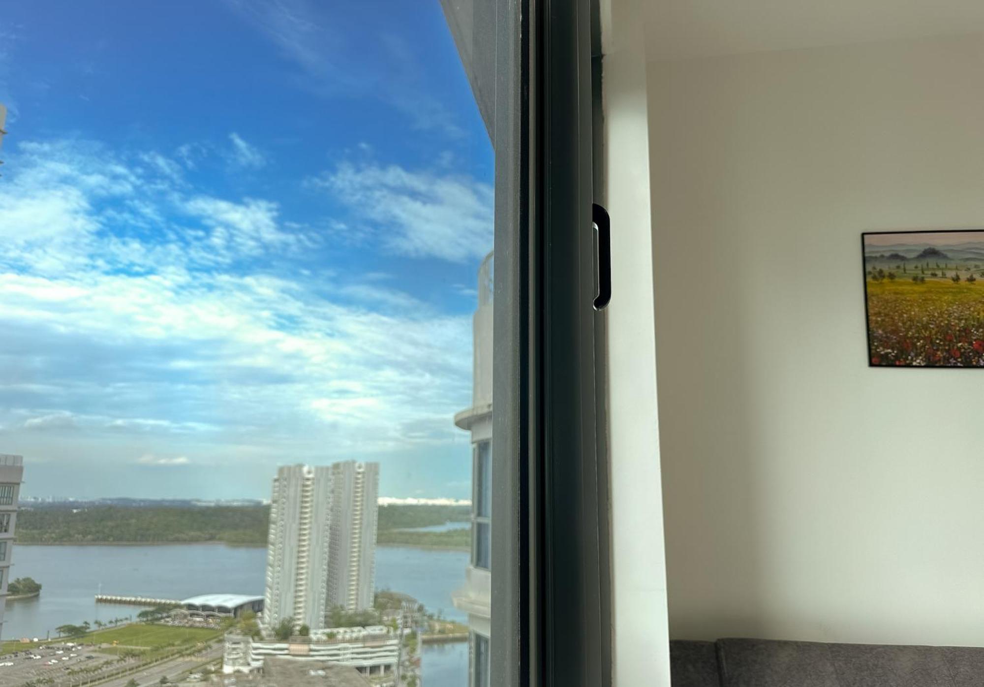 Teega Suites Puteriharbour By Wp Homestay Johor Bahru Room photo